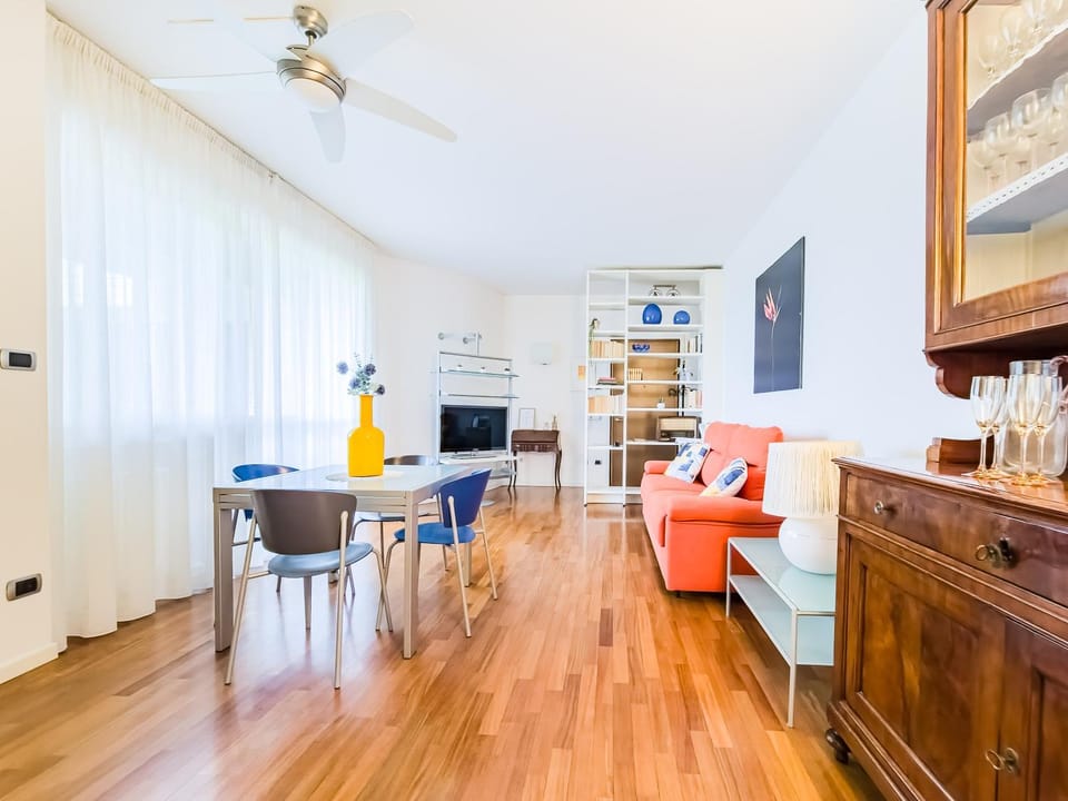 TV and multimedia, Living room, Dining area