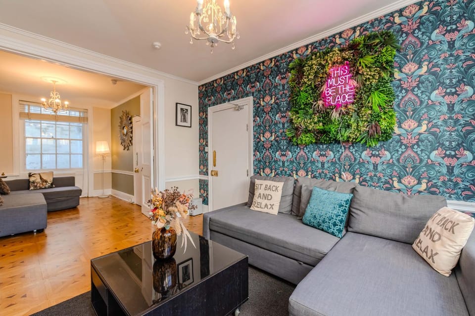 Perfect Big House Next to Brighton Beach Sleep 20 Apartment in Brighton