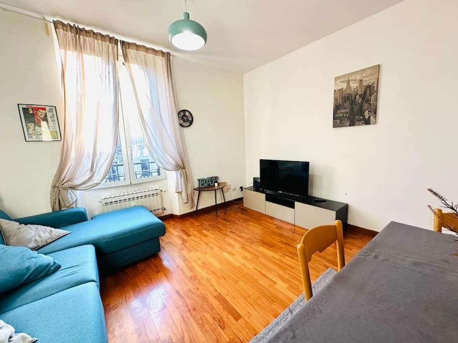 Corso Buenos Aires 2BR Sofa Bed, M1 M2 Loreto, Milan Apartment in Milan
