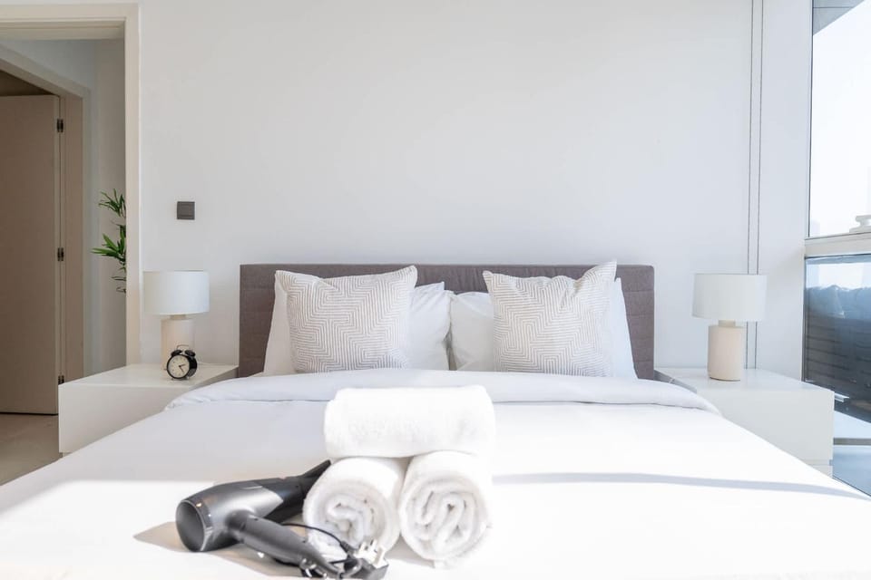 Free housekeeping visits during your stay - StayShort - Majestic 1 Bedroom Flat Perfect for 4 in Marina Apartment in Dubai