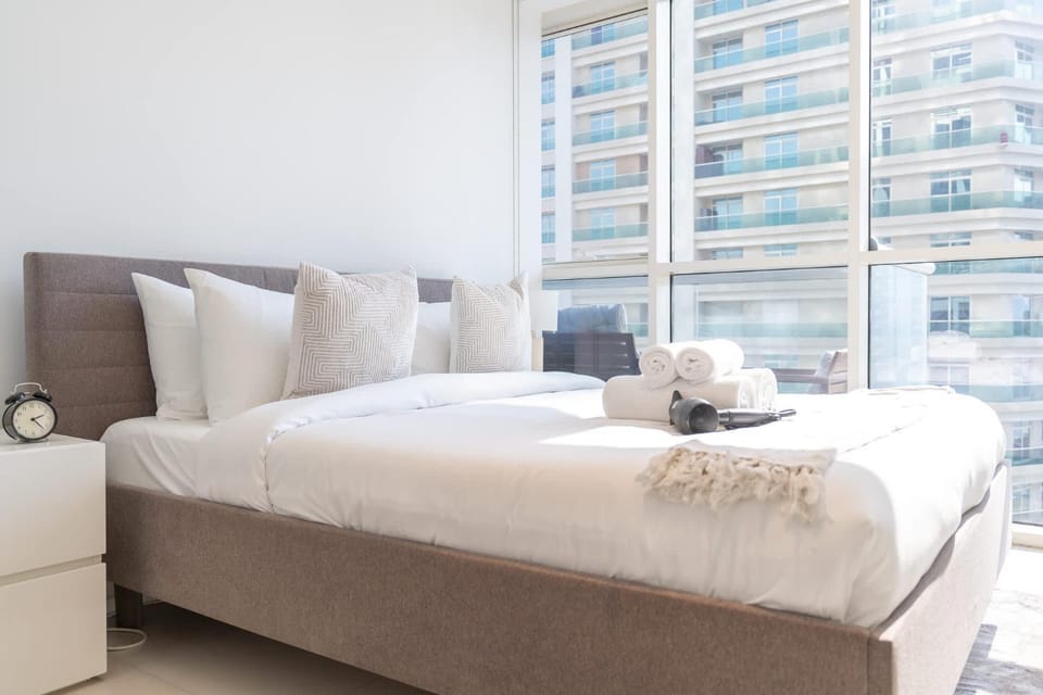 Free housekeeping visits during your stay - StayShort - Majestic 1 Bedroom Flat Perfect for 4 in Marina Apartment in Dubai