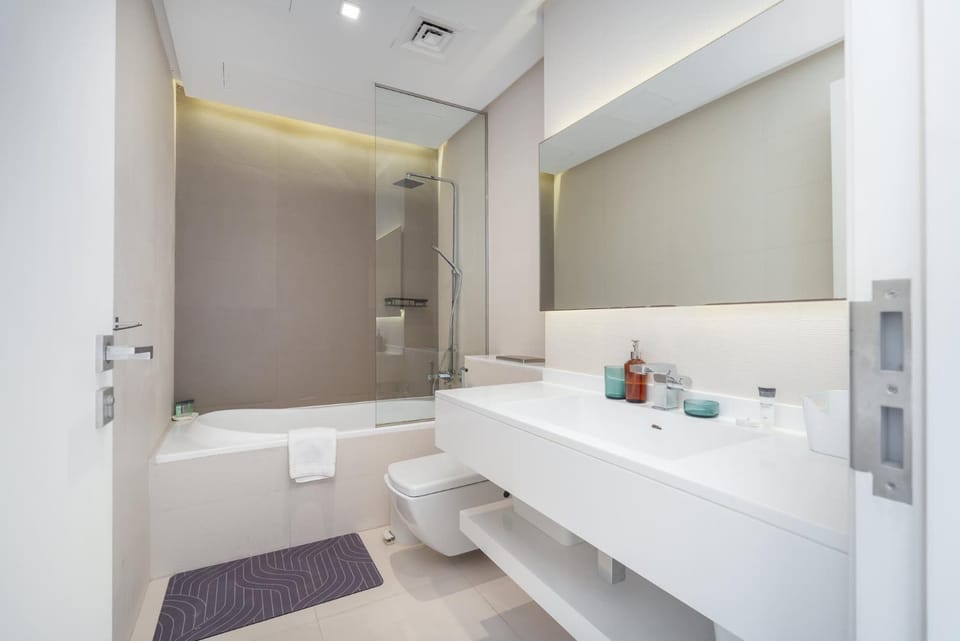 Free housekeeping visits during your stay - StayShort - Majestic 1 Bedroom Flat Perfect for 4 in Marina Apartment in Dubai