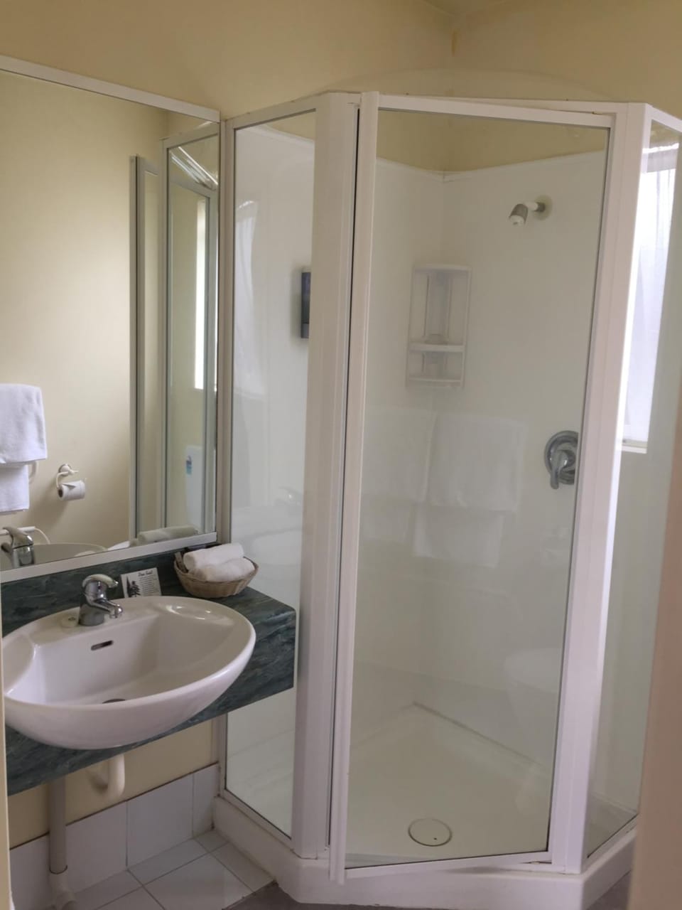 Shower, Toilet