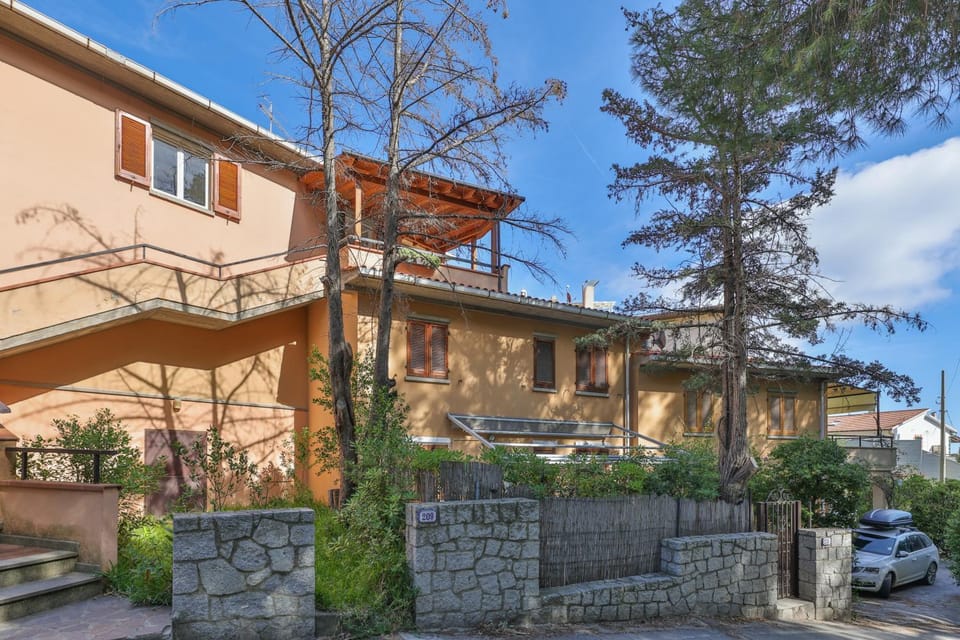 Property building, Day, Location, Parking