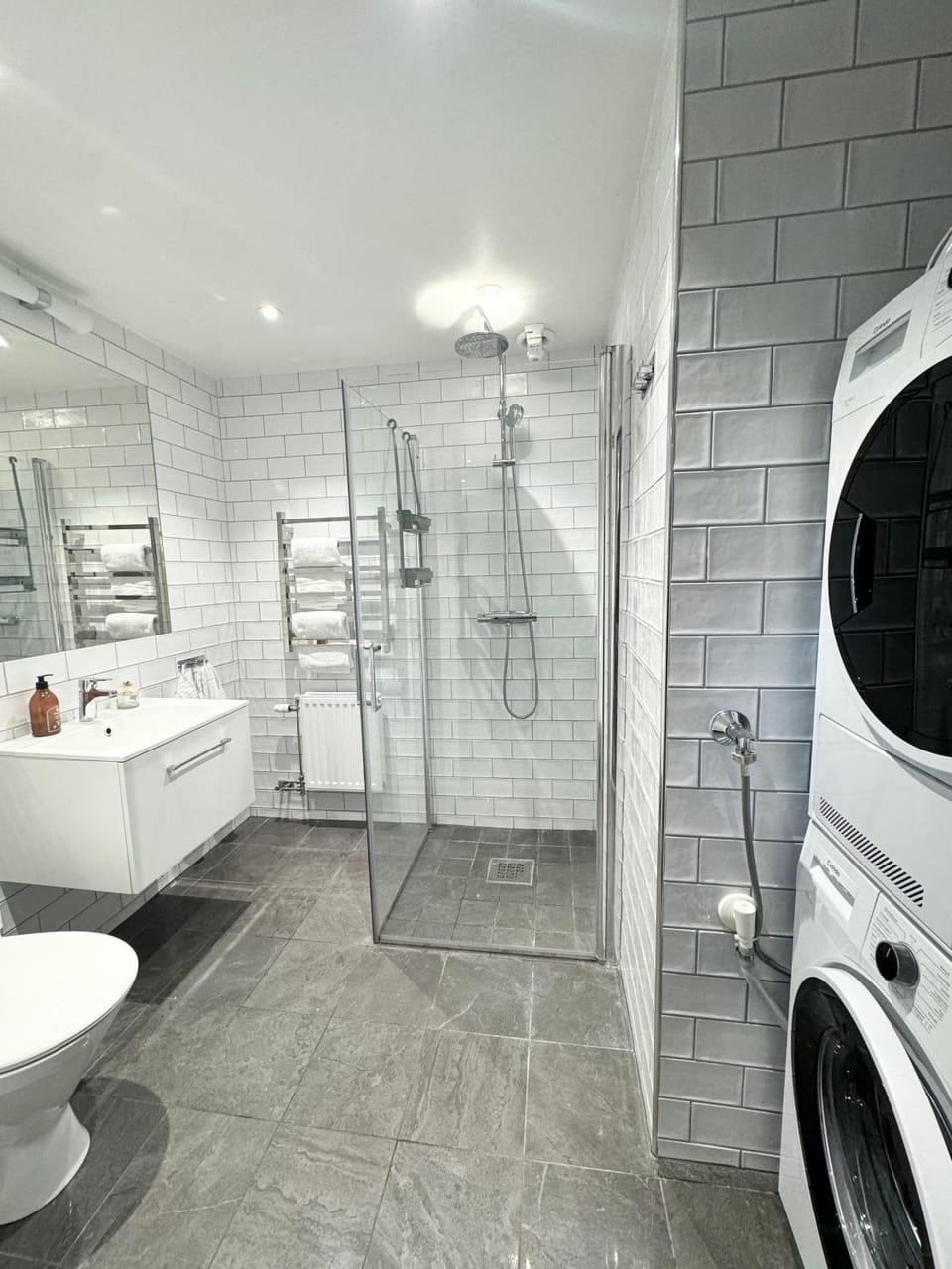 Shower, Toilet, Bathroom, washing machine