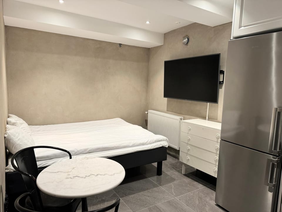 Bed, TV and multimedia