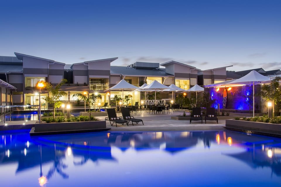 View (from property/room), Decorative detail, Pool view, Swimming pool, Swimming pool