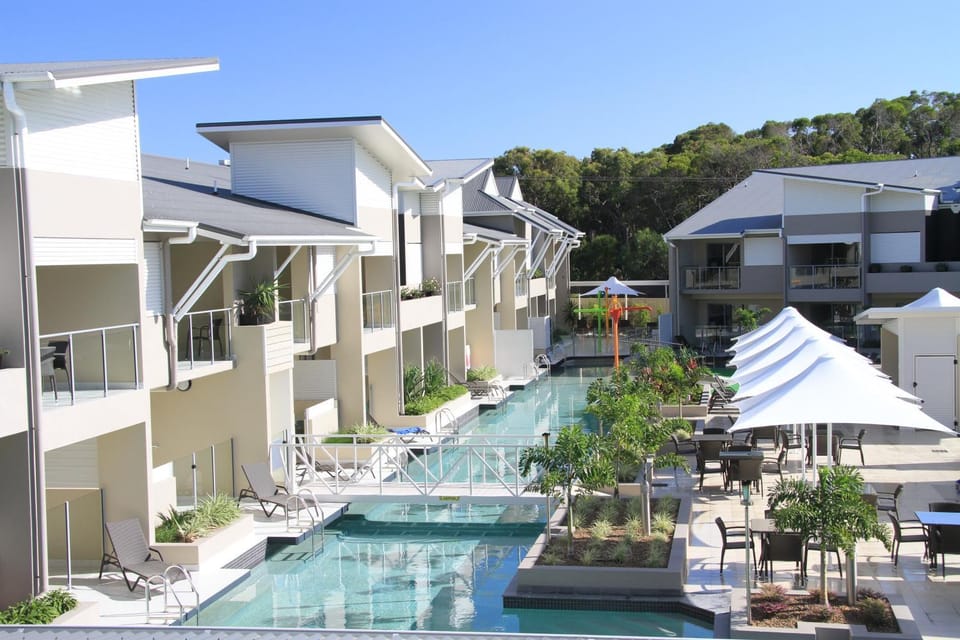 Property building, Swimming pool, Breakfast