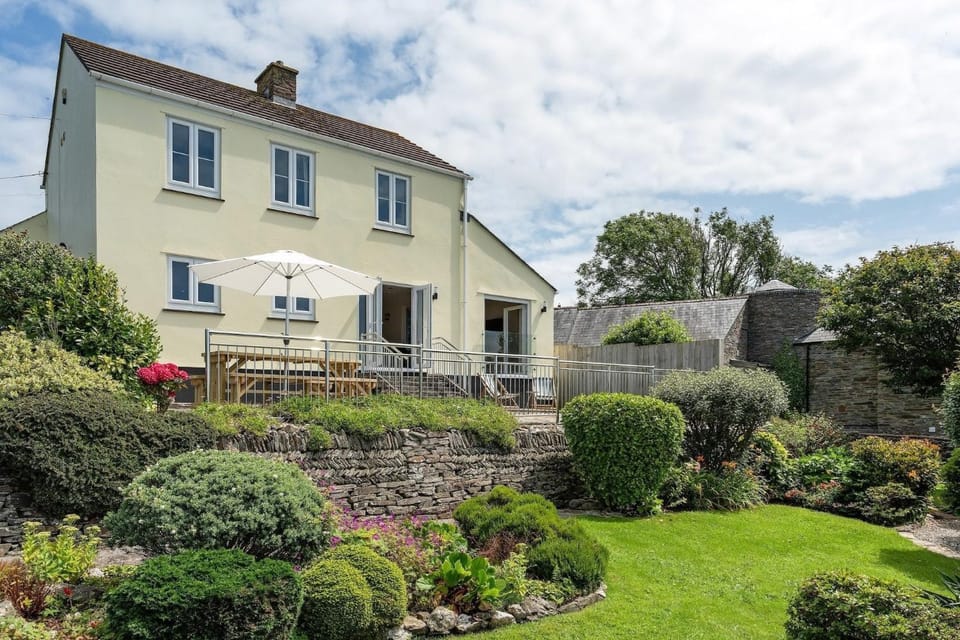 Peaceful Home Sea Views Private Parking House in England