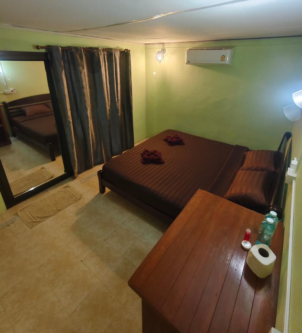 Khaosok Happy House Bed and Breakfast in Khlong Sok