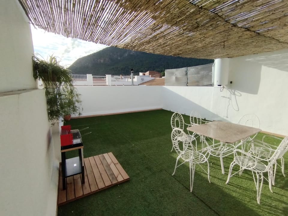 Patio, Day, Natural landscape, BBQ facilities, View (from property/room), Balcony/Terrace, Mountain view