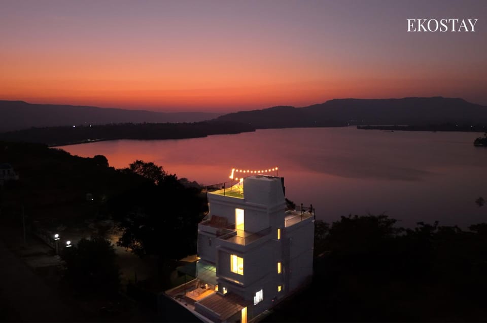 Property building, Natural landscape, Lake view, Mountain view, River view, Sea view, Sunset