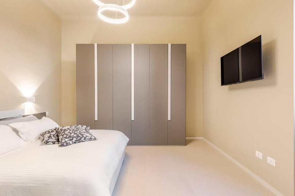 Bed, Photo of the whole room, Bedroom, wardrobe