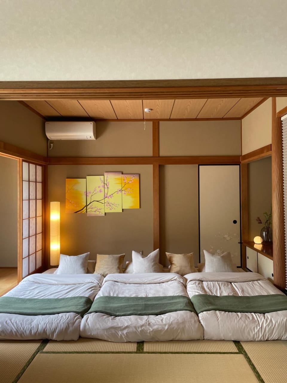 Bed, Photo of the whole room, air conditioner