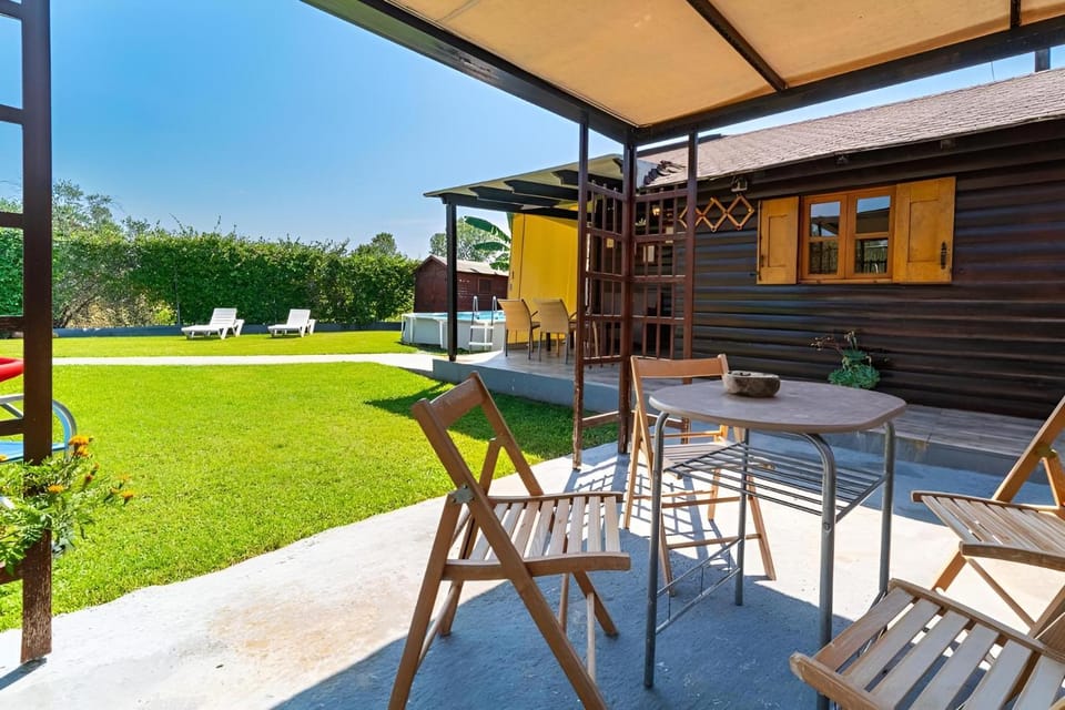 Property building, Patio, Day, Garden, View (from property/room), Balcony/Terrace, Dining area, Garden view
