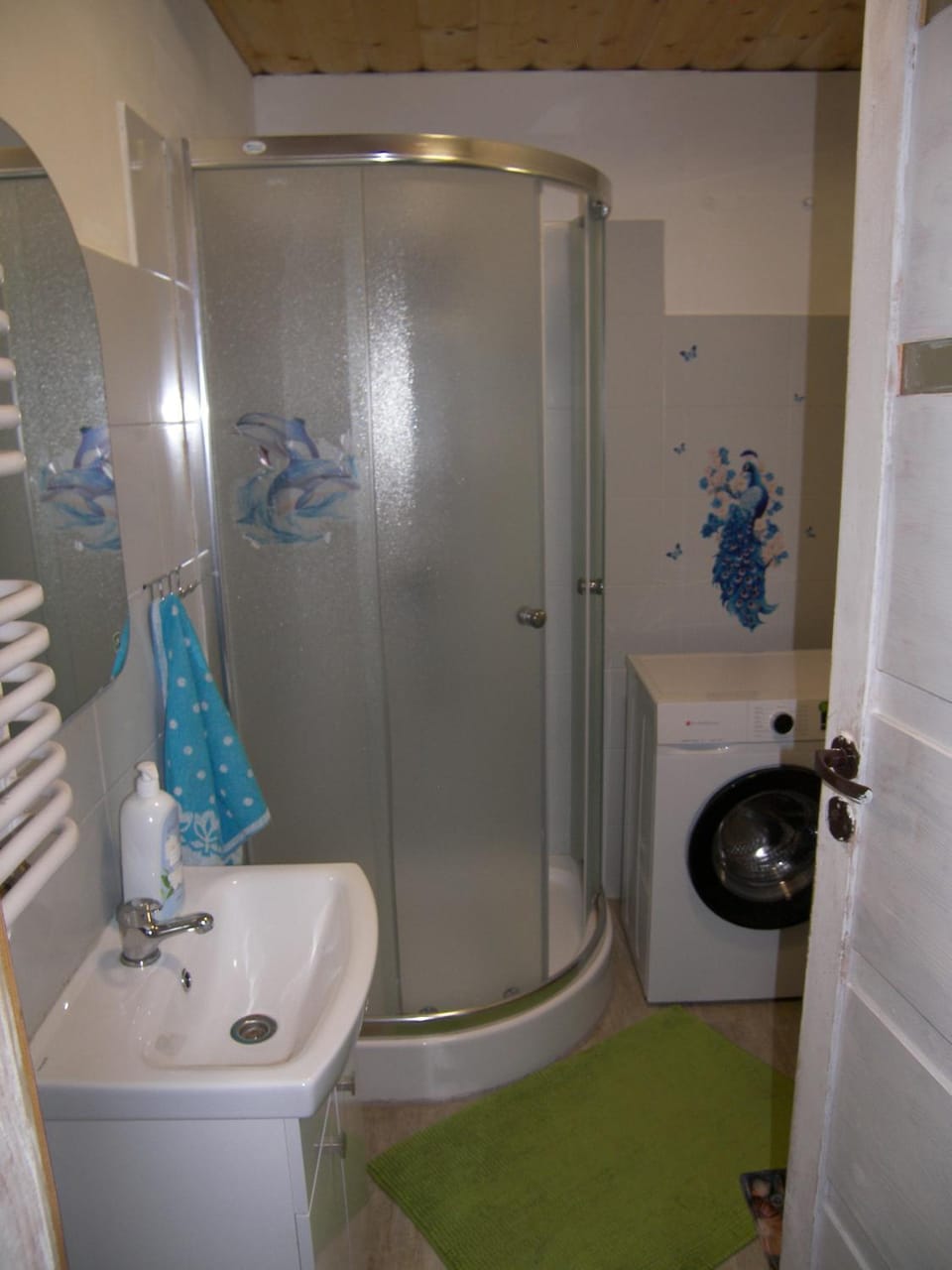 Bathroom, washing machine