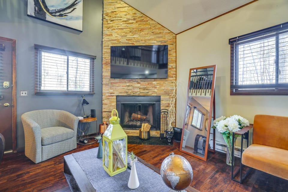 Private Hot Tub & Game Room: Pocono Family Cabin! Cabin in Coolbaugh Township