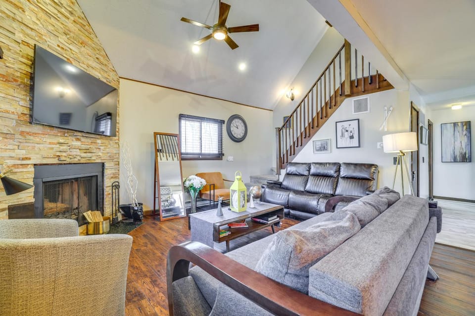 Private Hot Tub & Game Room: Pocono Family Cabin! Cabin in Coolbaugh Township
