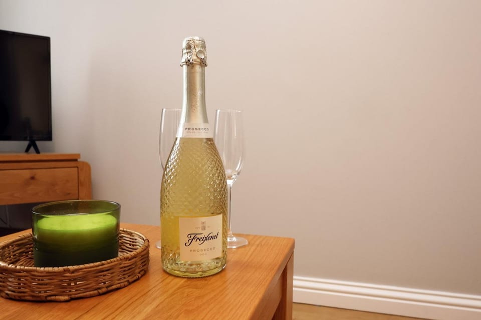 Relaxing 2-Bed Coastal Escape in Port Talbot Bed and Breakfast in Wales