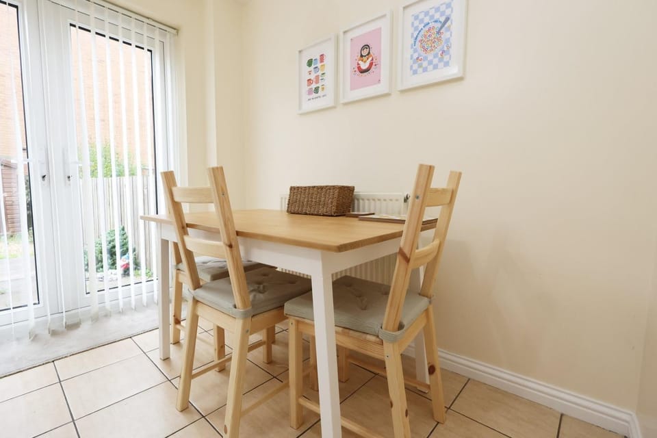 Relaxing 2-Bed Coastal Escape in Port Talbot Bed and Breakfast in Wales