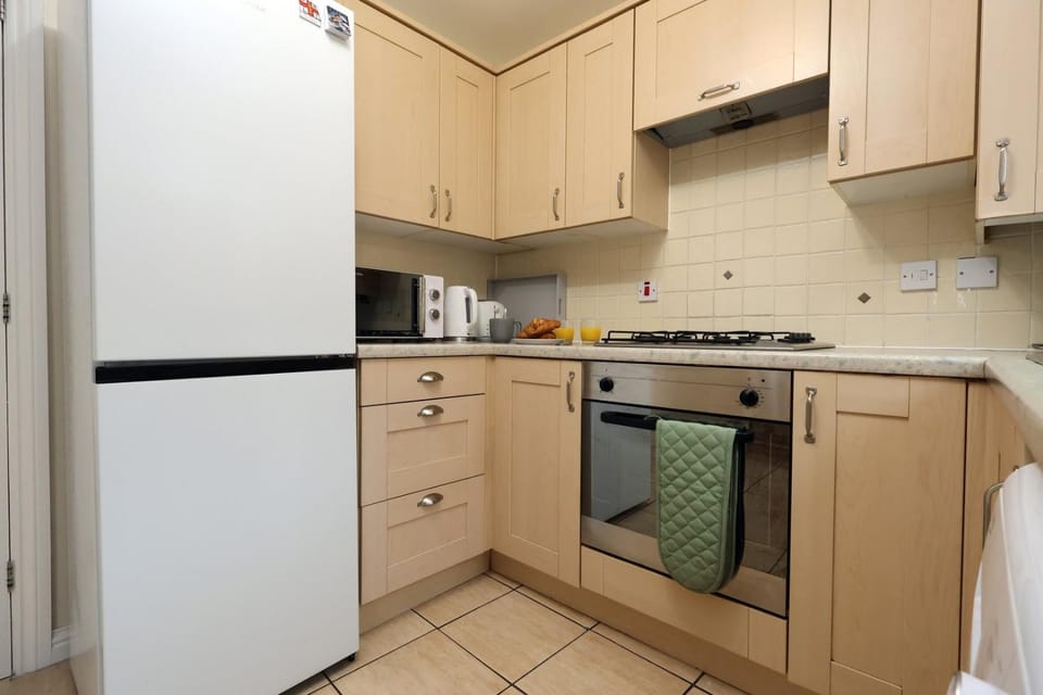 Relaxing 2-Bed Coastal Escape in Port Talbot Bed and Breakfast in Wales