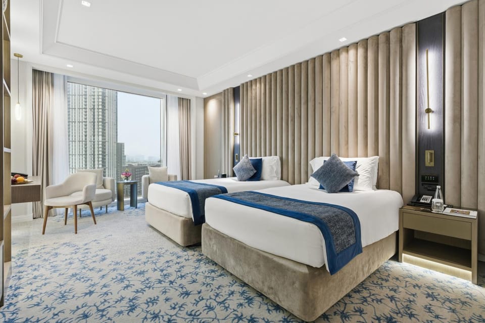 Bed, Photo of the whole room, Seating area, Bedroom