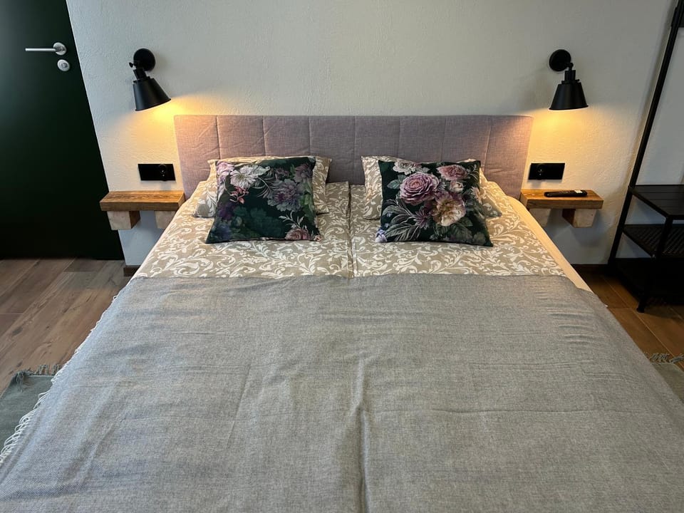 Bed, Photo of the whole room
