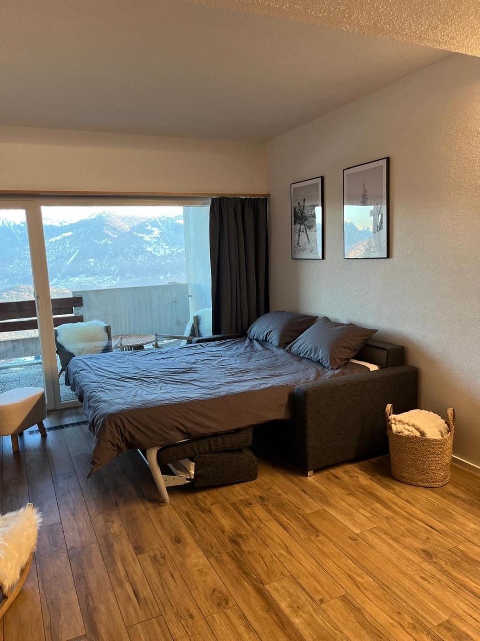 Bed, Mountain view