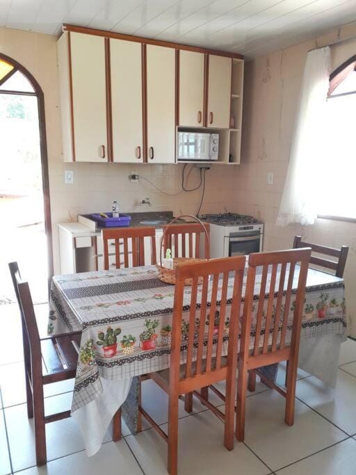 Kitchen or kitchenette, Dining area, stove