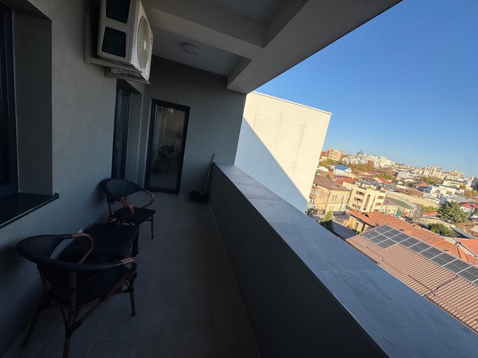 Property building, Day, View (from property/room), Balcony/Terrace, City view