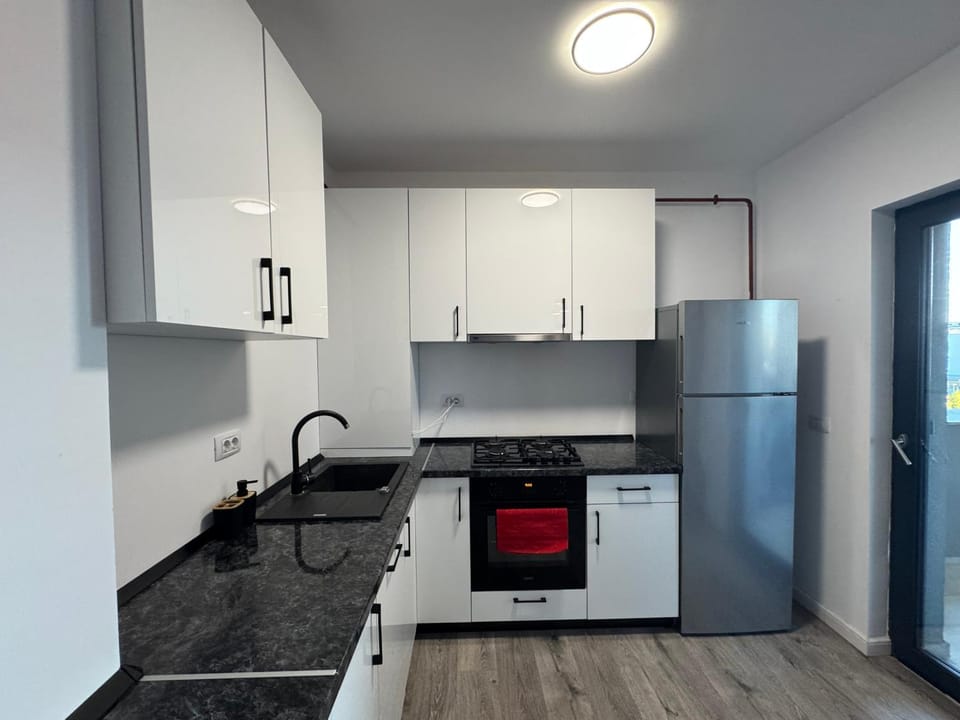 Kitchen or kitchenette, dishwasher, minibar, oven, stove