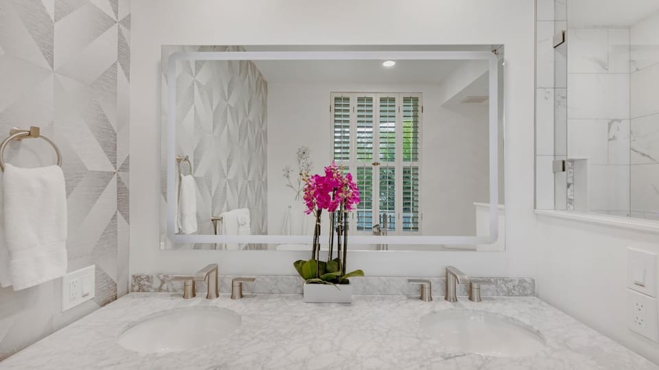 Promenade to Paradise by Last Key Realty Apartment in Key West