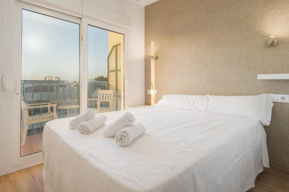 Bed, Balcony/Terrace, Photo of the whole room, Bedroom
