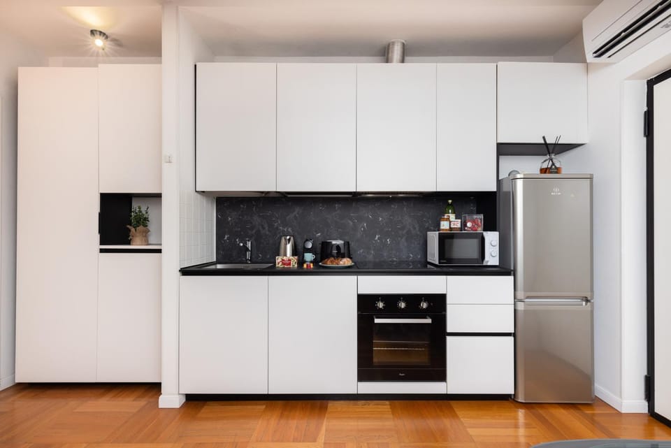 Day, Living room, oven, toaster, laundry, kitchen