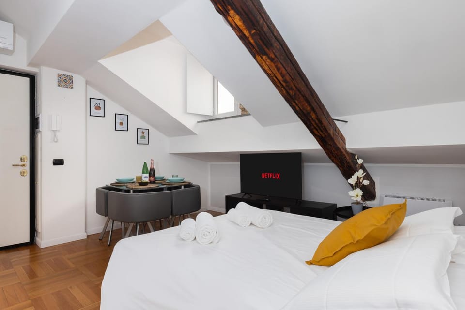 Bed, Living room