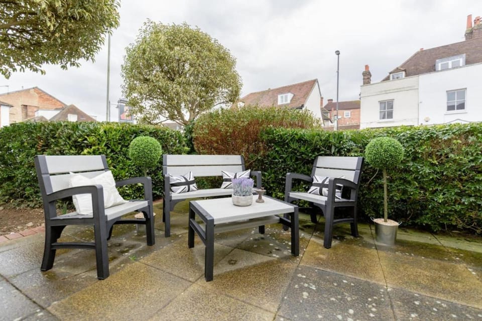 Elegant Epsom Flat in Period Building Apartment in Epsom