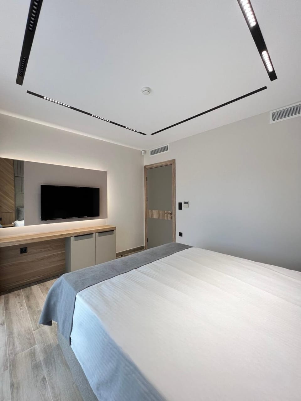 TV and multimedia, Photo of the whole room, Bedroom
