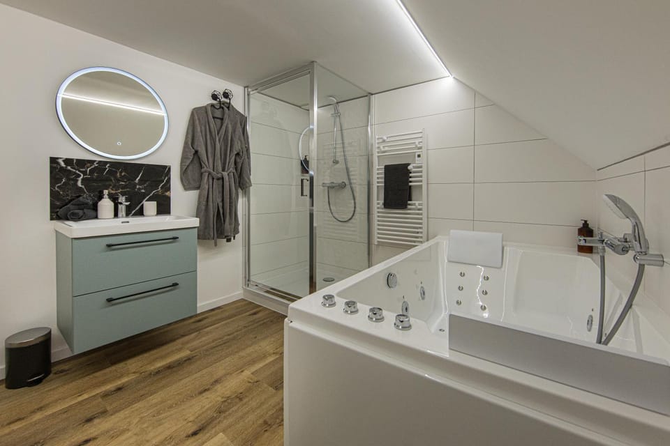 Shower, Bathroom, Spa and wellness centre/facilities, Bath