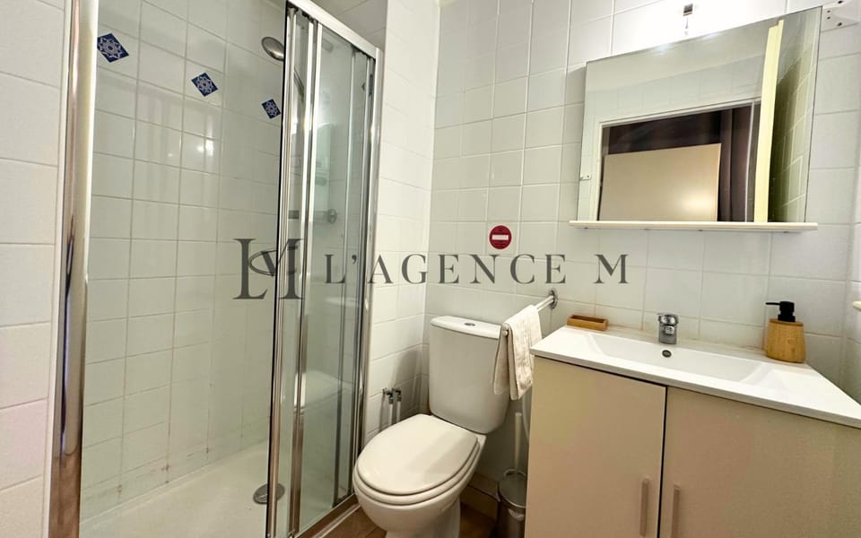Shower, Toilet