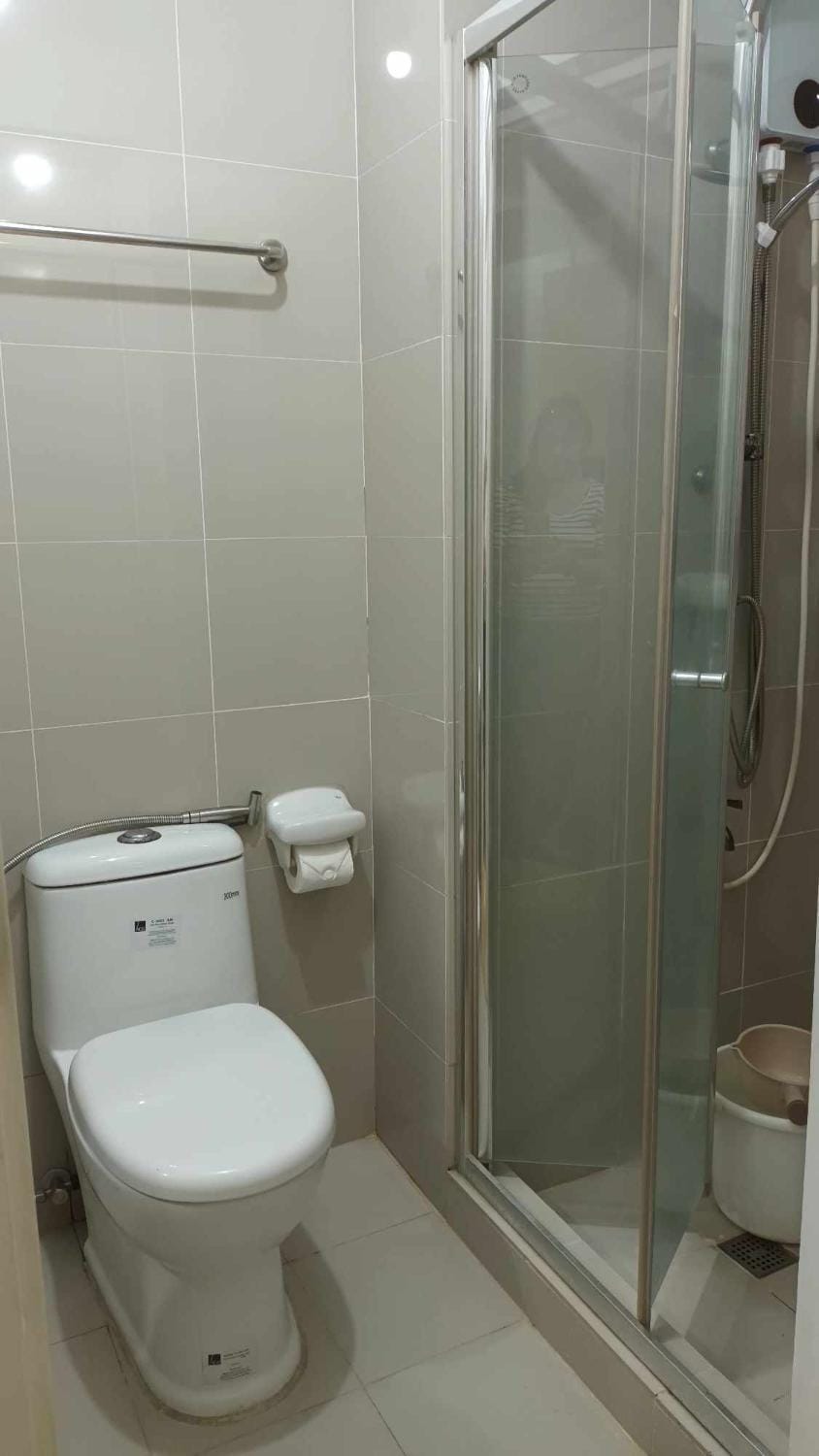 Shower, Toilet