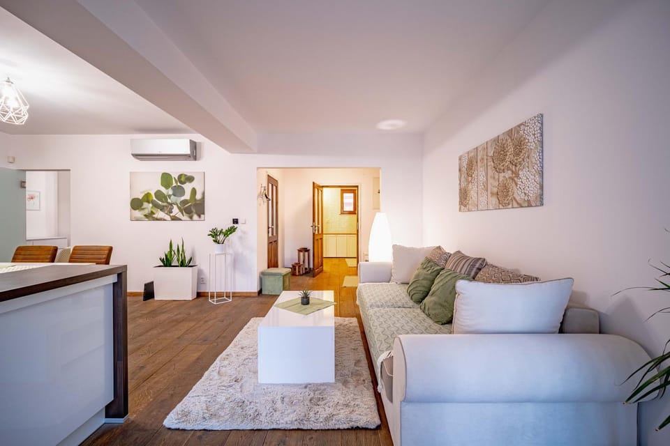 Living room, Photo of the whole room, Seating area
