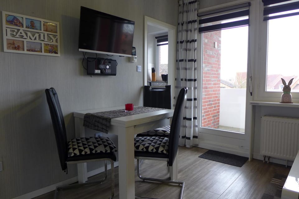 Tief 10 Ferienwohnung Sand mit Internet 101 Apartment in Wangerland