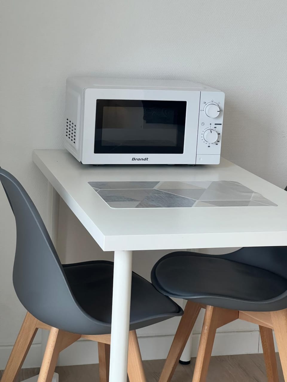 Dining area, microwave