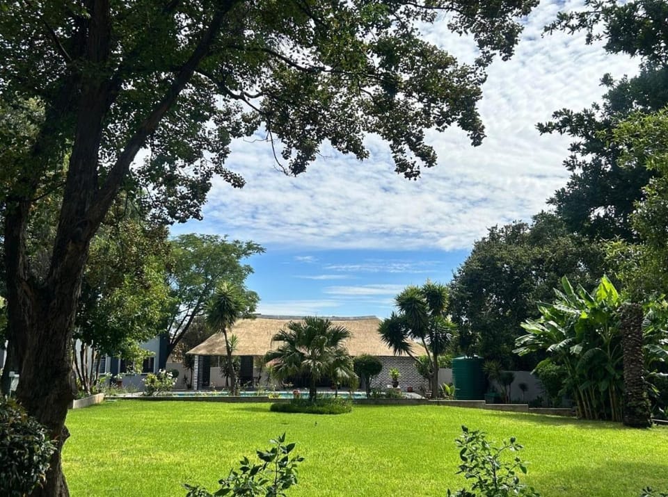 ZinziLuxe Guest House Bed and Breakfast in Sandton