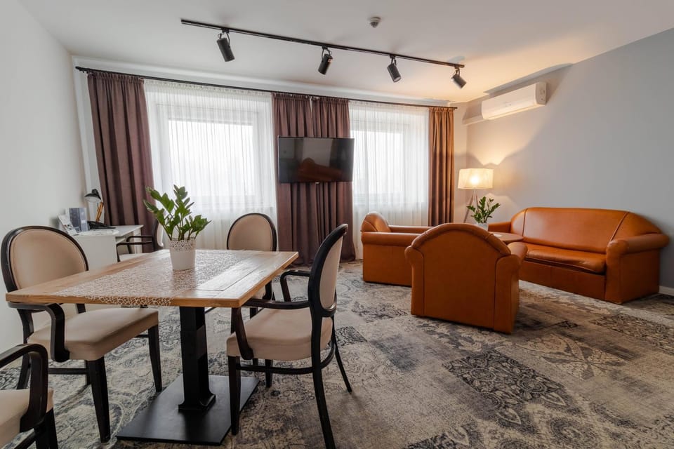 Living room, Seating area, air conditioner