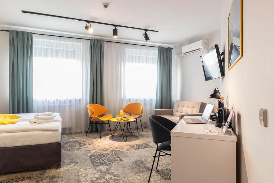 Photo of the whole room, Seating area, air conditioner