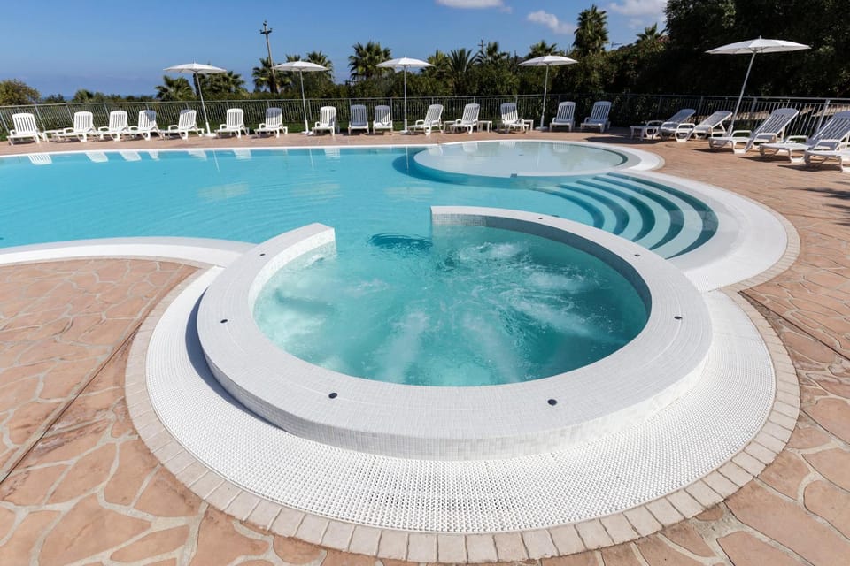 Hot Tub, Massage, Solarium, Pool view, Swimming pool, Swimming pool