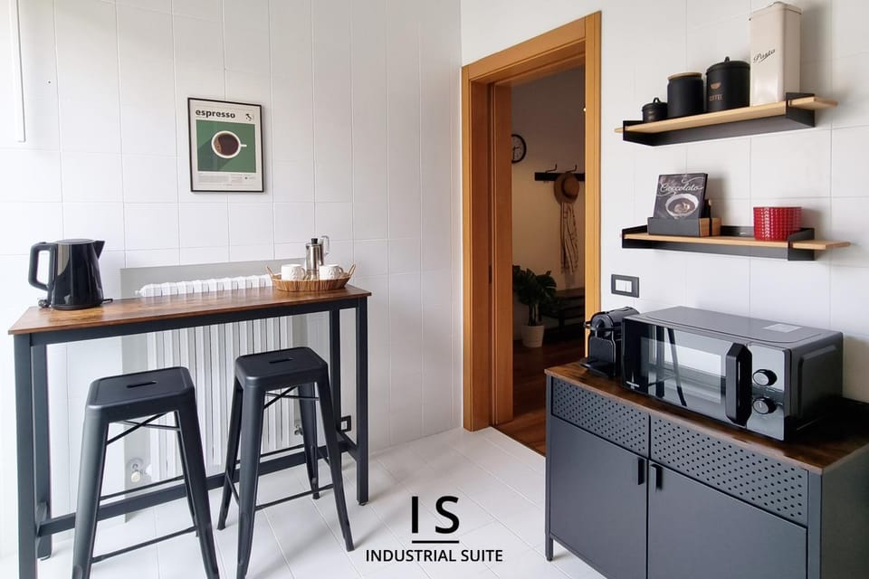 Coffee/tea facilities, Kitchen or kitchenette, Seating area, Dining area, dishwasher, heating, internet, internet, microwave, oven, pet friendly, stove, toaster, air conditioner, air conditioner