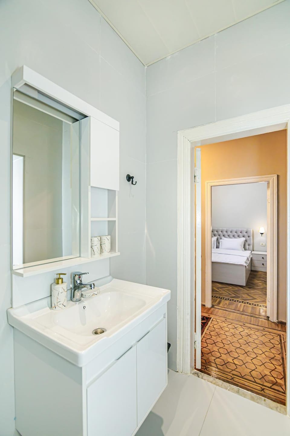 Bed, Bathroom, Photo of the whole room, towels