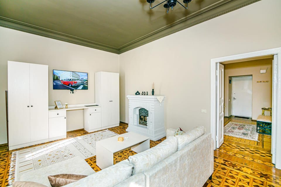 TV and multimedia, Living room, Seating area, Dining area, oven
